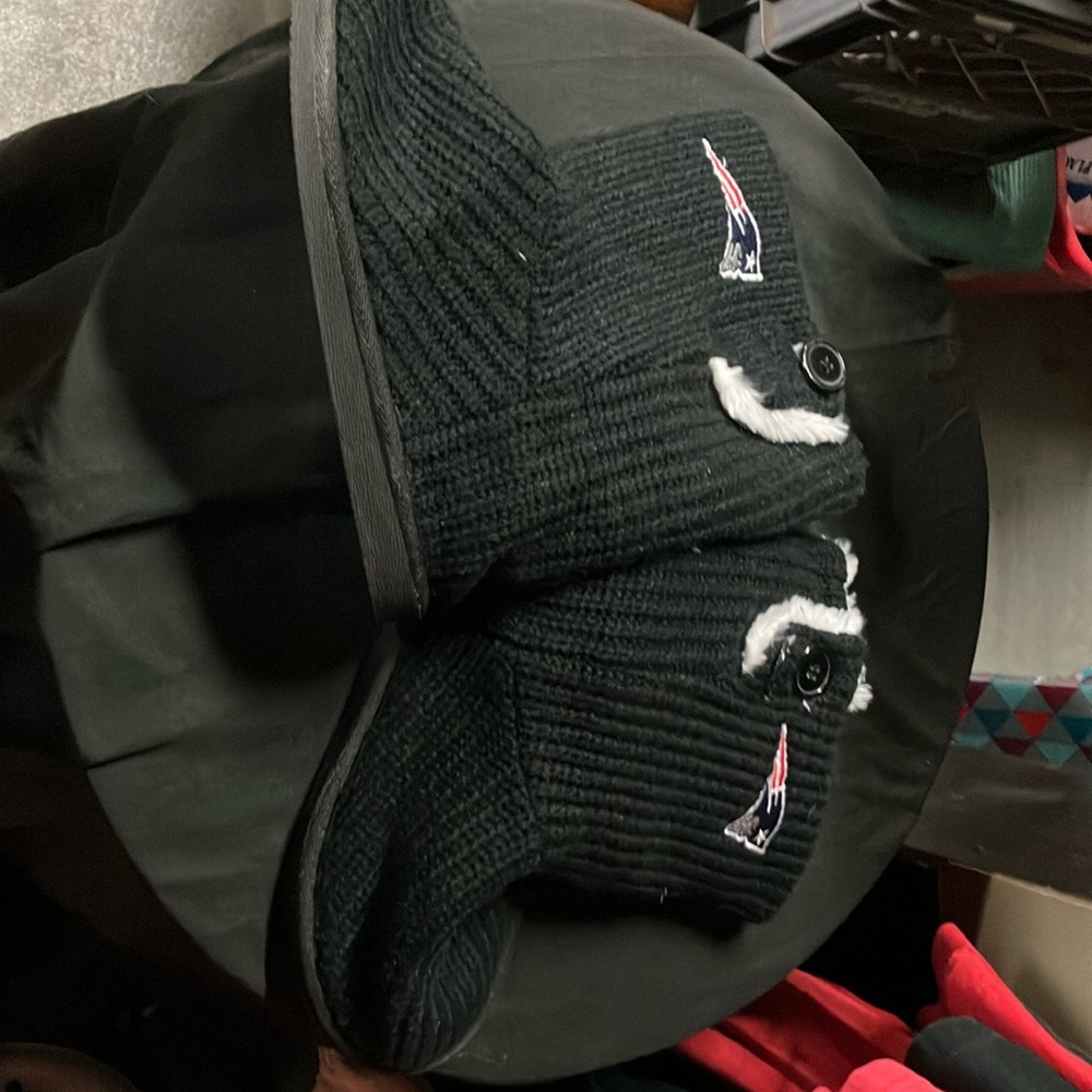 Patriots Black Knit Slippers size L